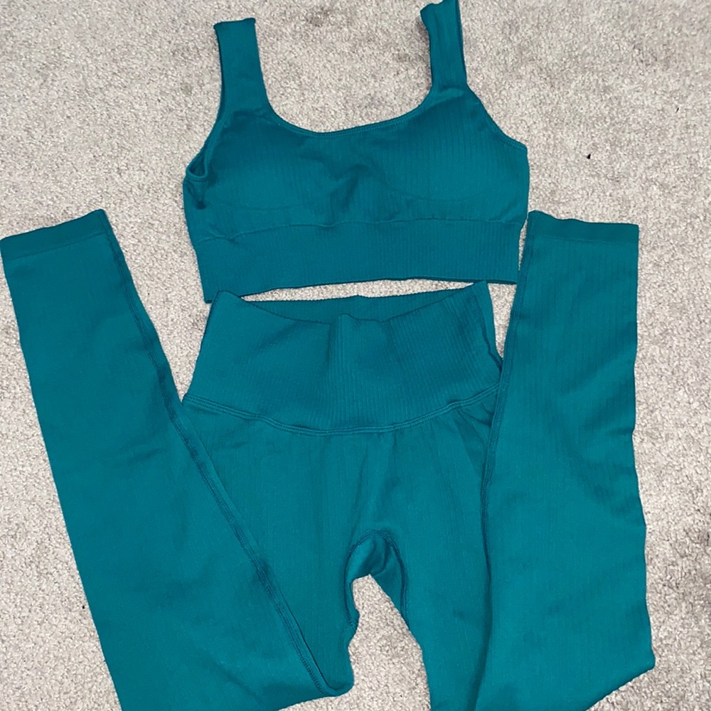 seamless workout set